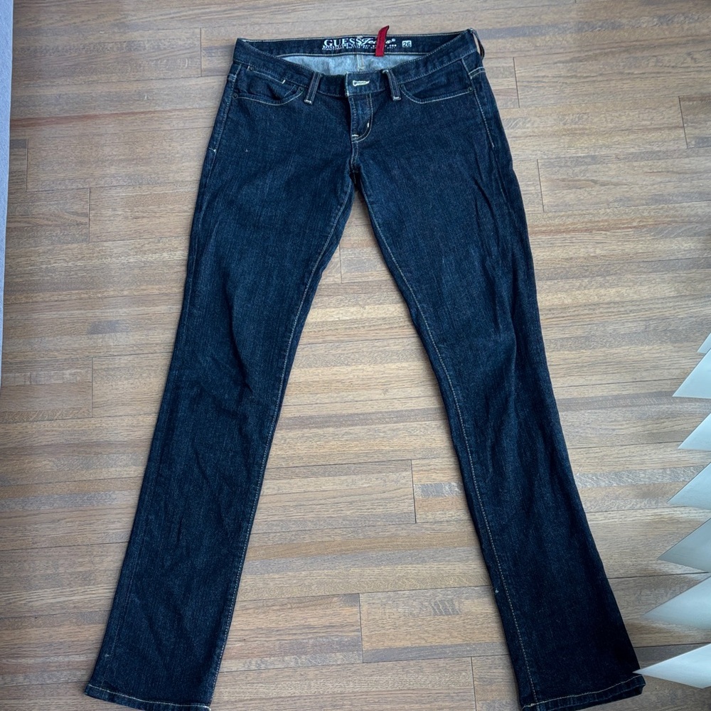 GUESS Women's Classic Indigo Straight Leg Jeans Low rise Stretch